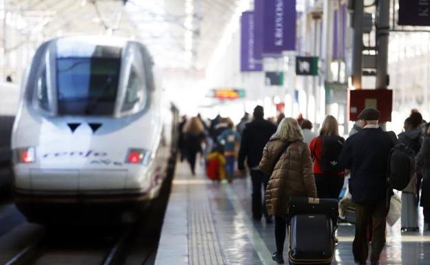 ¿Cómo conseguir los abonos gratis de Cercanías y Media Distancia?