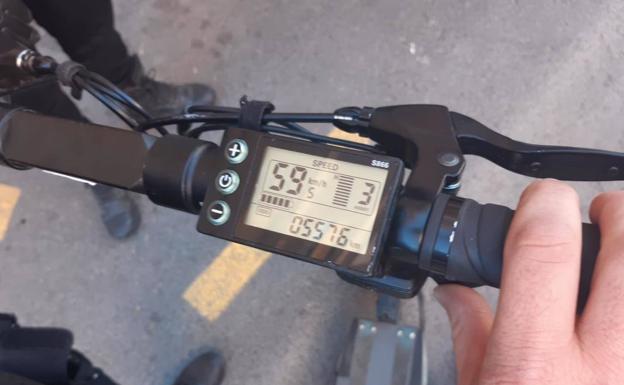 Interceptan en Elche un patinete eléctrico por exceso de velocidad