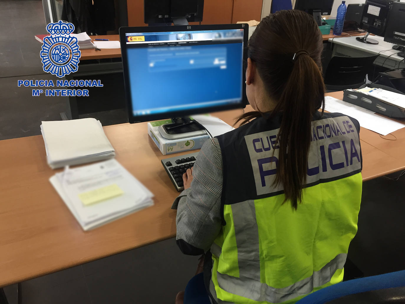 Un resbalón salva a un hombre de ser apuñalado por su compañero de piso en Orihuela