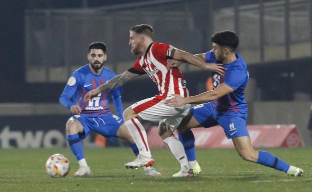 El Athletic se lo toma en serio y pasa por encima del Eldense en la Copa (1-6)