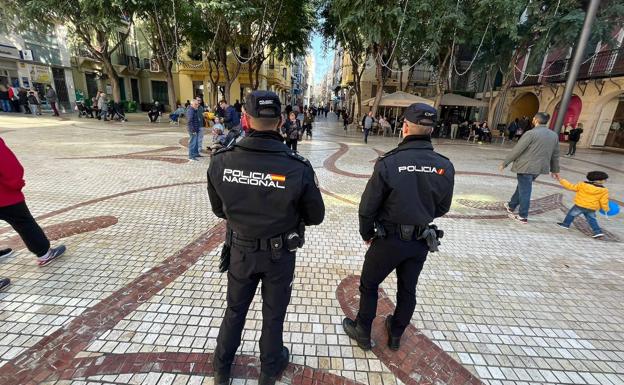 Dos detenidos en Elche por un robo con fuerza en un local comercial
