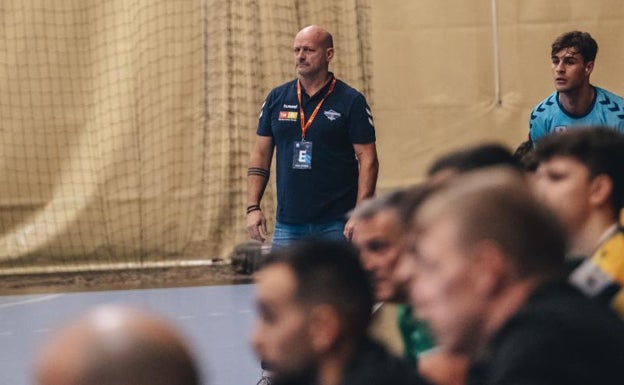 Se busca inquilino para el banquillo del TM Benidorm: Latorre no seguirá