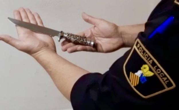 Detenido en Elche cuando intentaba robar en una tienda con un arma blanca