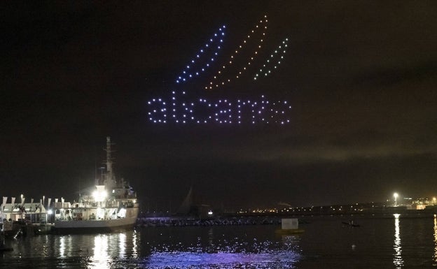 200 drones iluminan el cielo de Alicante ante el inminente inicio de la Ocean Race