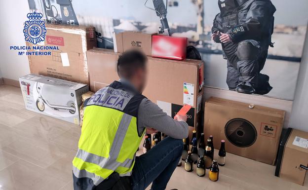 Detienen a un repartidor acusado de hurtar paquetes para entregar por valor de más de 5.000 euros