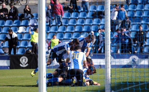 Locura en el Rico Pérez con otra remontada épica del Hércules (2-1)