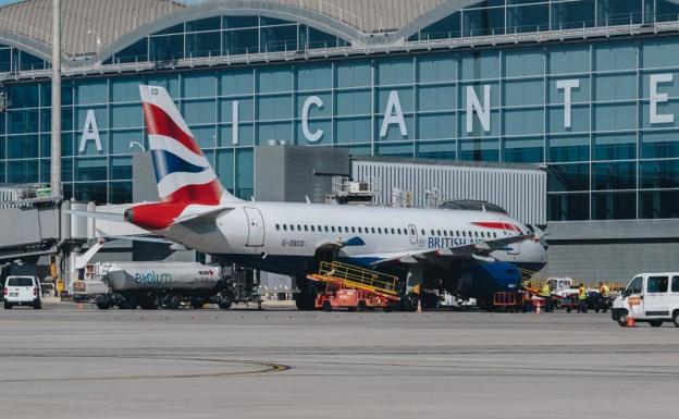 Los controladores aéreos de Alicante-Elche convocan 5 días de huelga entre enero y febrero