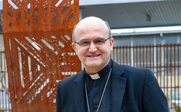 El obispo de Orihuela compara escuchar los latidos de un feto con las imágenes de cajas de tabaco