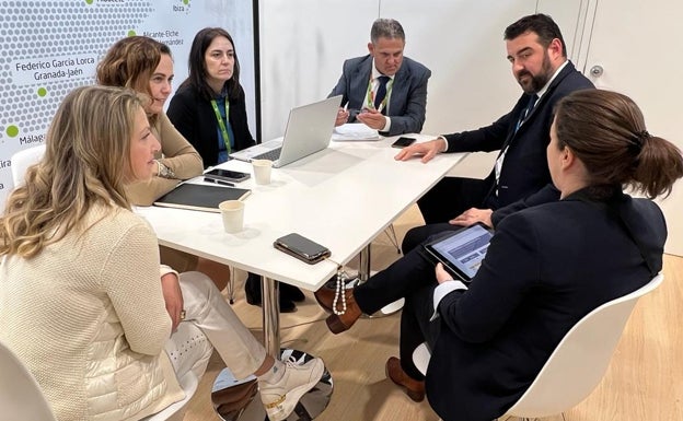 La Diputación ya trabaja con Aena para conseguir vuelos directos entre Alicante y EE UU