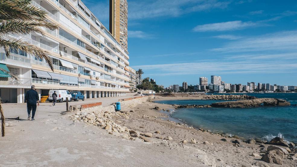 Concentración en Alicante por el futuro de las playas en desaparición