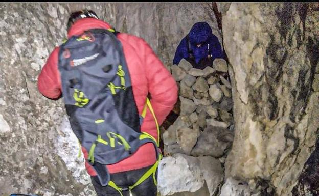 Los Bomberos pasan toda la noche buscando a una mujer herida en el Puig Campana