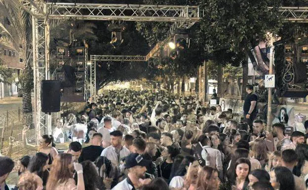 Ni una mesa libre en los racós a cinco meses de celebrar las Hogueras en Alicante