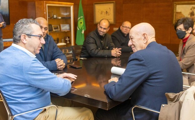Imagen de la reunión mantenida entre el alcalde de Benidorm y la delegación cubana/T.A.