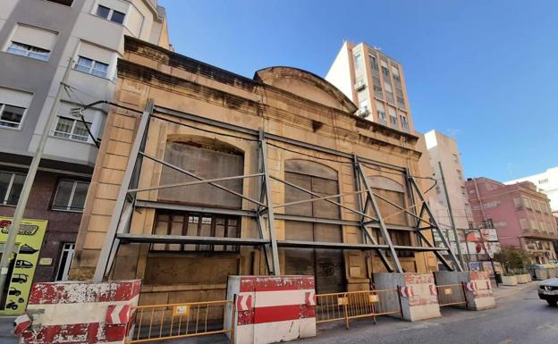 Elche incluye la fachada de Nuevos Riegos el Progreso en el catálogo de edificios protegidos