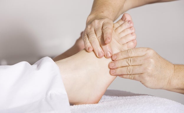 Los podólogos advierten de una patología que afecta diez veces más a los pies de los hombres