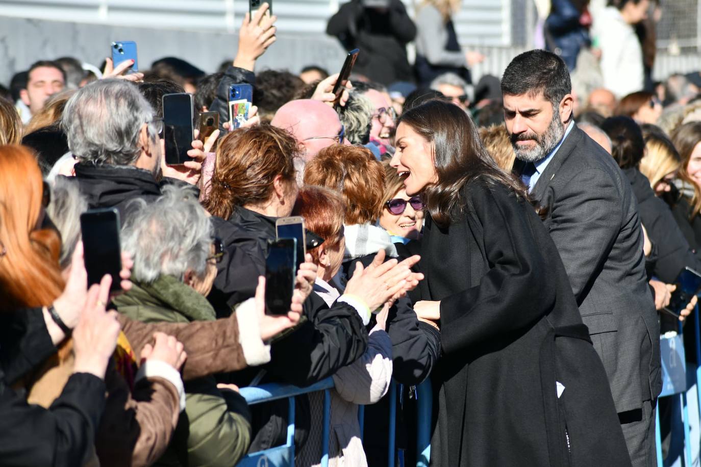 La reina Letizia conquista Petrer con su simpatía y cercanía