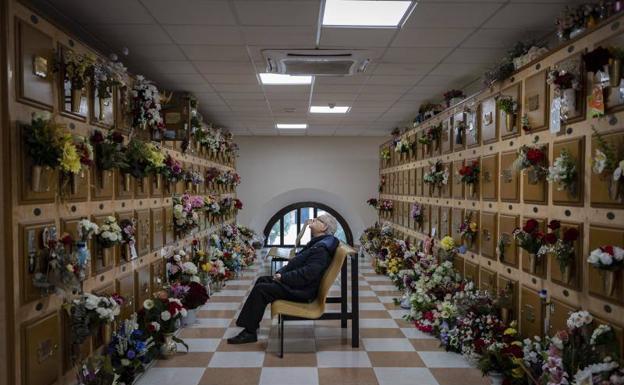 Casi la mitad de los mayores alicantinos de San Antón, Carolinas y Mercado viven solos