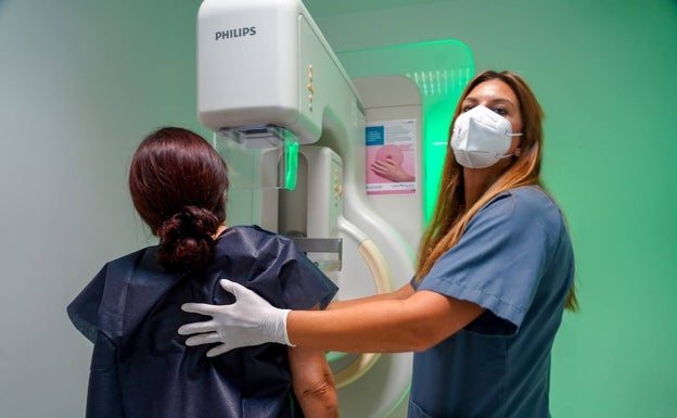 Sanidad amplía hasta los 74 años el programa de prevención de cáncer de mama