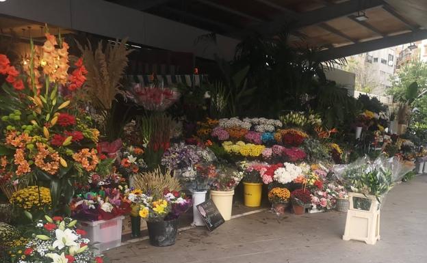 Díselo con flores: los puestos del Mercado Central de Alicante abrirán de forma especial el Día de los Enamorados