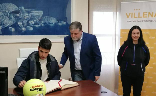 Villena hace los honores a Carlos Alcaraz
