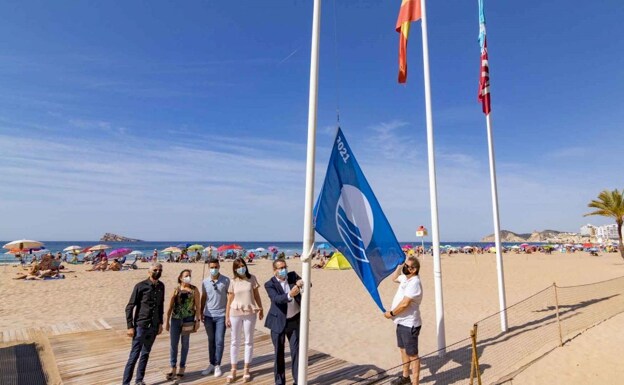 Benidorm renuncia a colgar la bandera azul en sus playas tras perder la de Poniente en 2022