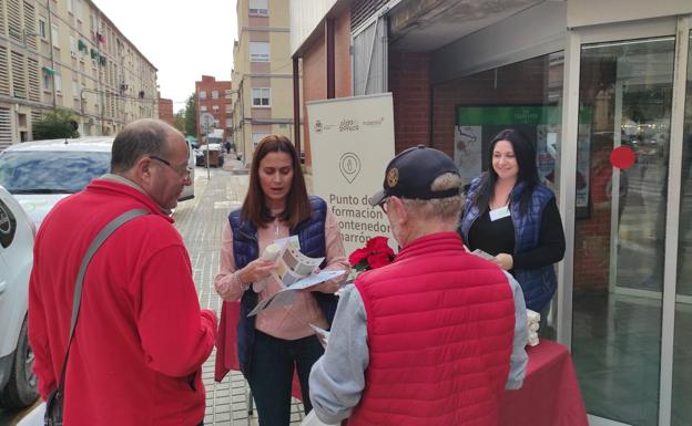 Elda visita 3.000 hogares en su campaña informativa sobre gestión de recursos