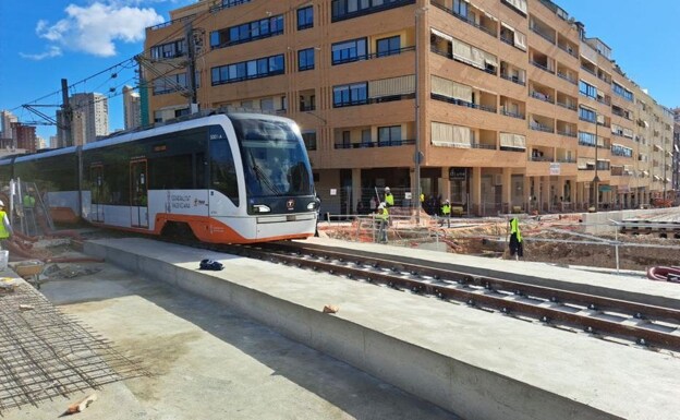 Benidorm recupera la circulación del Tram entre sus dos principales estaciones