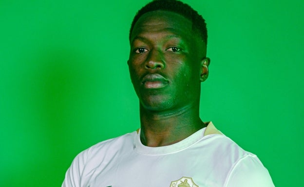 Cheikh ficha por el Elche hasta junio y debutará esta noche en el Bernabéu