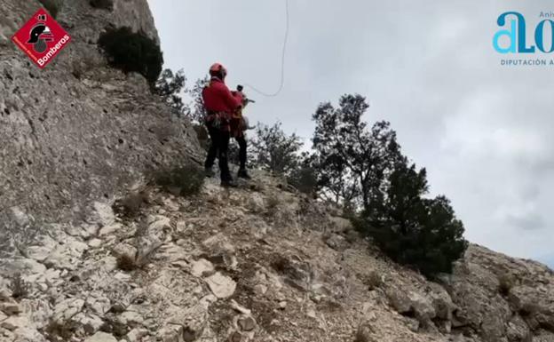 Rescatan a dos personas atrapadas en la montaña Maigmó de Agost