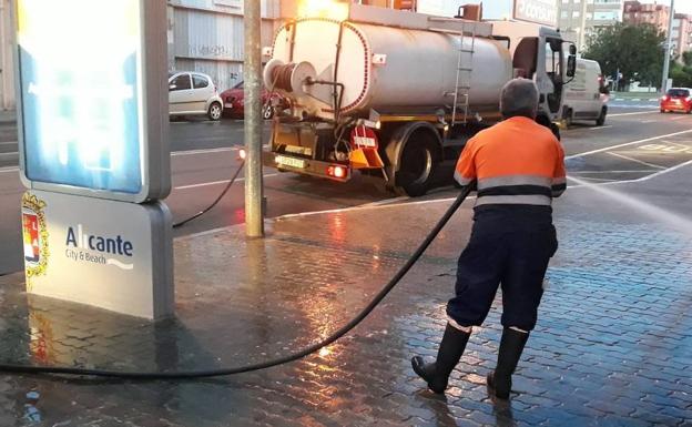 A las 7 horas todo limpio y recogido para el paso de la Media Maratón