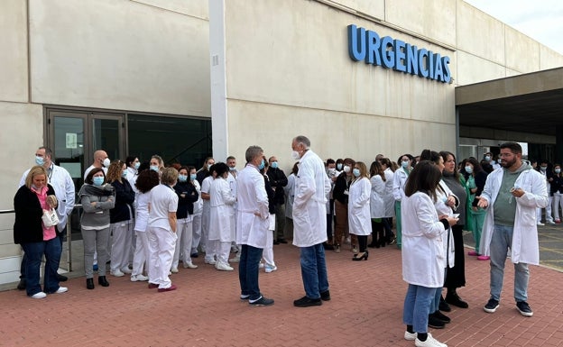 Vientos de huelga en el Hospital de Torrevieja: los sanitarios se manifestarán el 4 de marzo