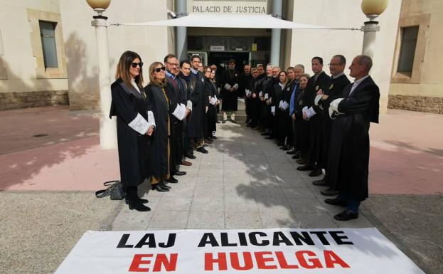 Los letrados de Justicia y el Ministerio no llegan a un acuerdo tras 16 horas reunidos entre acusaciones mutuas
