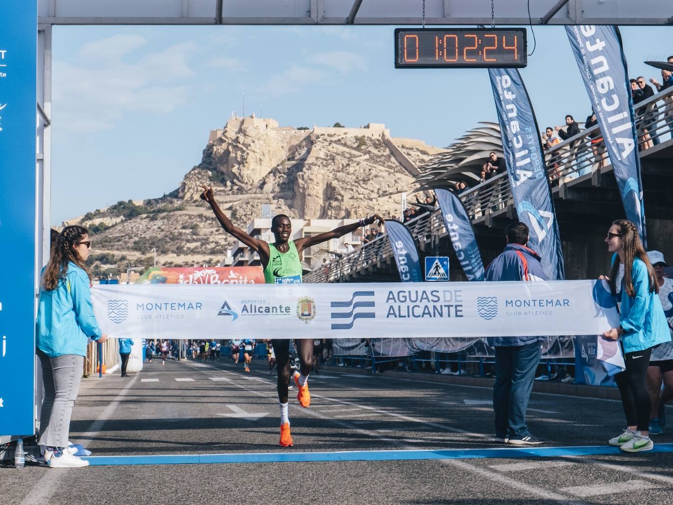 Más de 2.500 personas corren la Media Maratón de Alicante