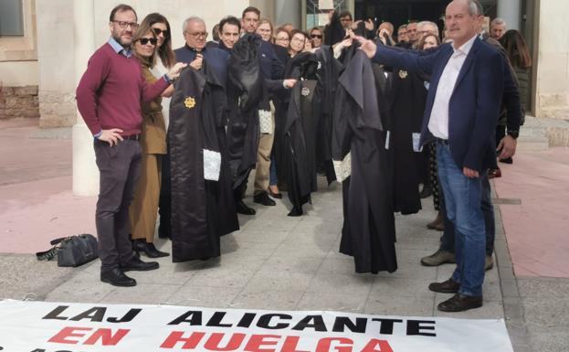 Los letrados de Justicia piden a la ministra que asuma la negociación para poner fin a la huelga