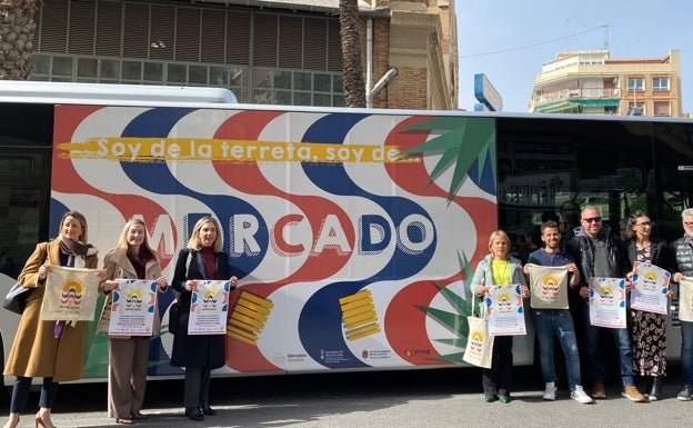 Alicante reparte 10.000 bolsas para promover los mercados municipales