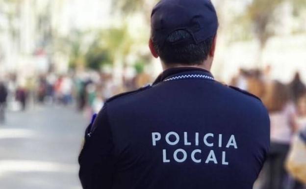 Una pelea en una terraza de Elche acaba con las sillas volando