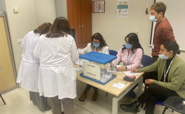 Los profesionales del Departamento de Salud de Torrevieja irán a la huelga