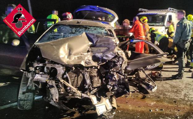 Dos heridos y un coche despeñado por un barranco en un accidente en Villena