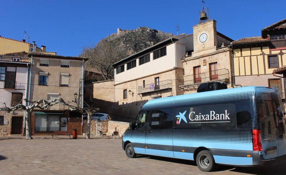CaixaBank refuerza la presencia de su oficina móvil en zonas rurales