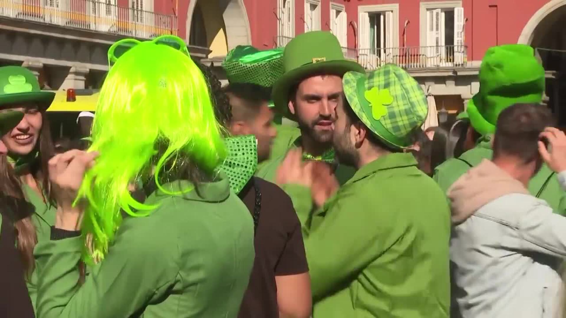 Madrid celebra el primer desfile de San Patricio de España
