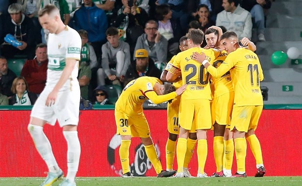 El Barcelona amarga el estreno de Beccacece al frente del Elche y golea con comodidad (0-4)