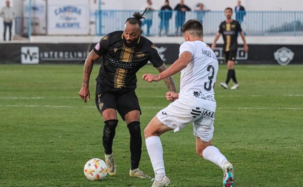 El Intercity regala el empate a la Nucía en los últimos minutos y no escapa del descenso (2-2)