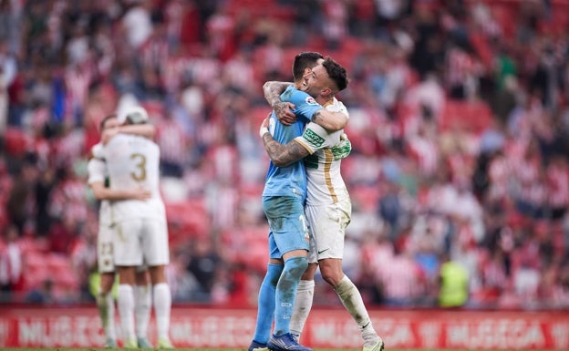 El Elche de Baccacece también gana en San Mamés tras un tanto en el descuento de Lucas Boyé (0-1)