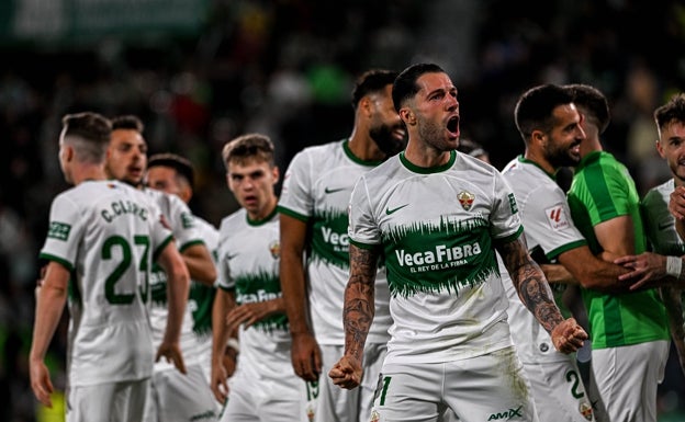 El Elche acaba con el Zaragoza en tan solo dos minutos (2-0)